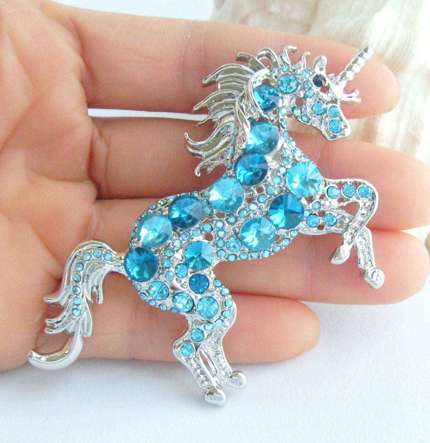 Sindary Costume Jewelry Unique Unicorn Horse Brooch Pin Pendant Lake Blue Rhinestone Crystal SP06172C14