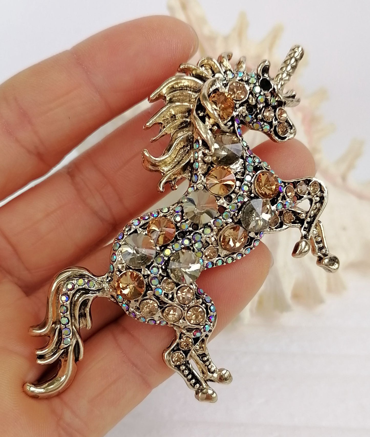 Sindary Costume Jewelry Unique Unicorn Horse Brooch Pin Pendant Beige Brown Rhinestone Crystal SP06172C11