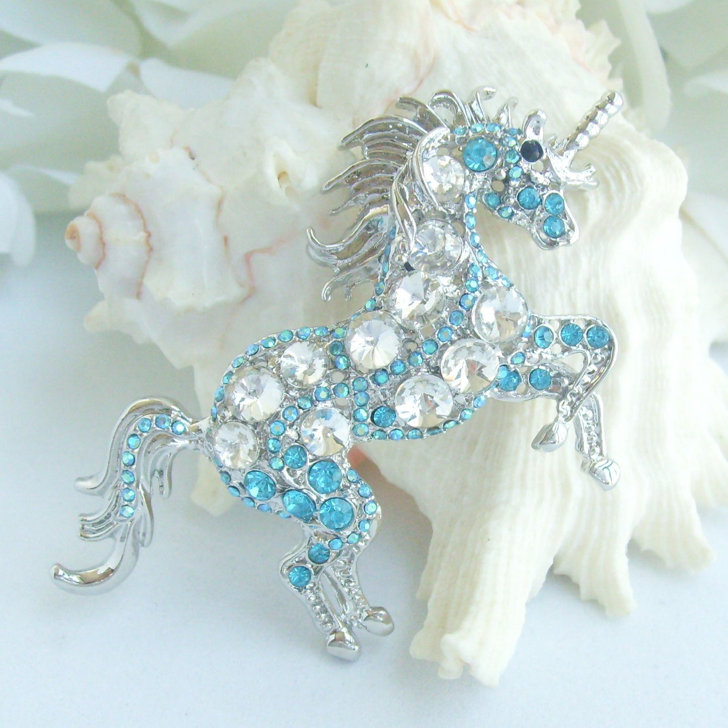 Sindary Costume Jewelry Unique Unicorn Horse Brooch Pin Pendant Lake Blue & Clear Rhinestone Crystal SP06172C15